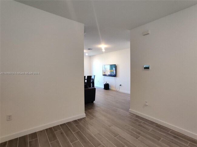 Foto del edificio - 1043 SE 24th Ave