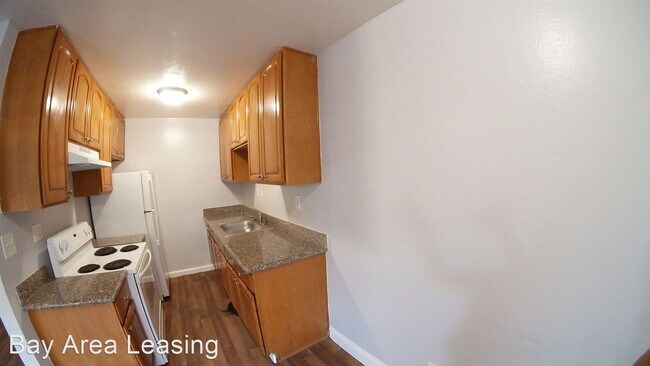 Building Photo - 624 Sycamore St