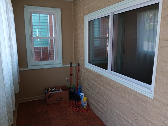 Entrance Foyer - 109 E 12th Ave