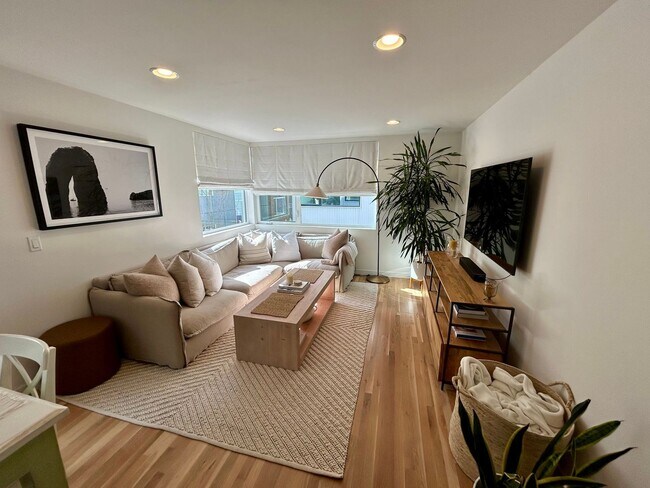 Foto del edificio - Spacious Ballard Townhome- 2 Bedrooms with Parking