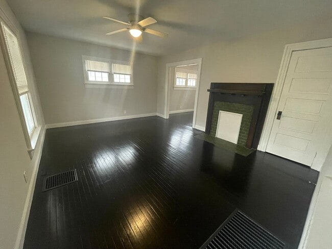 Foto del edificio - Pet Friendly 2 Bed 1 Bath Single Family Home