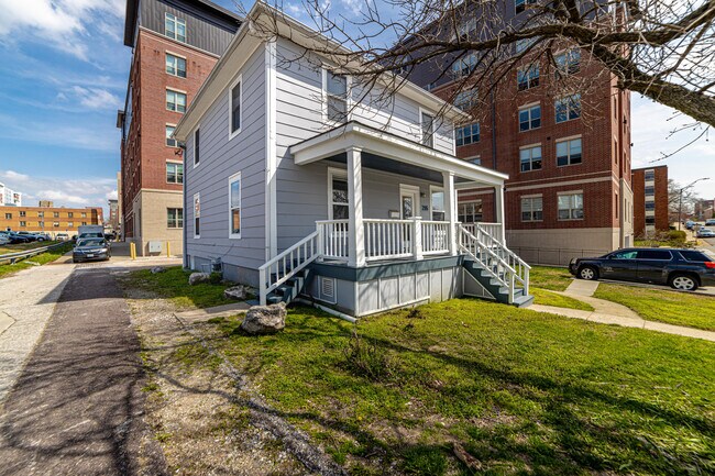 Building Photo - 216 S 5th St
