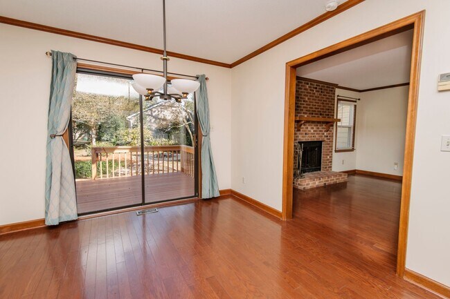 Foto del edificio - Gorgeous 3 Bedroom Home with Backyard Oasi...