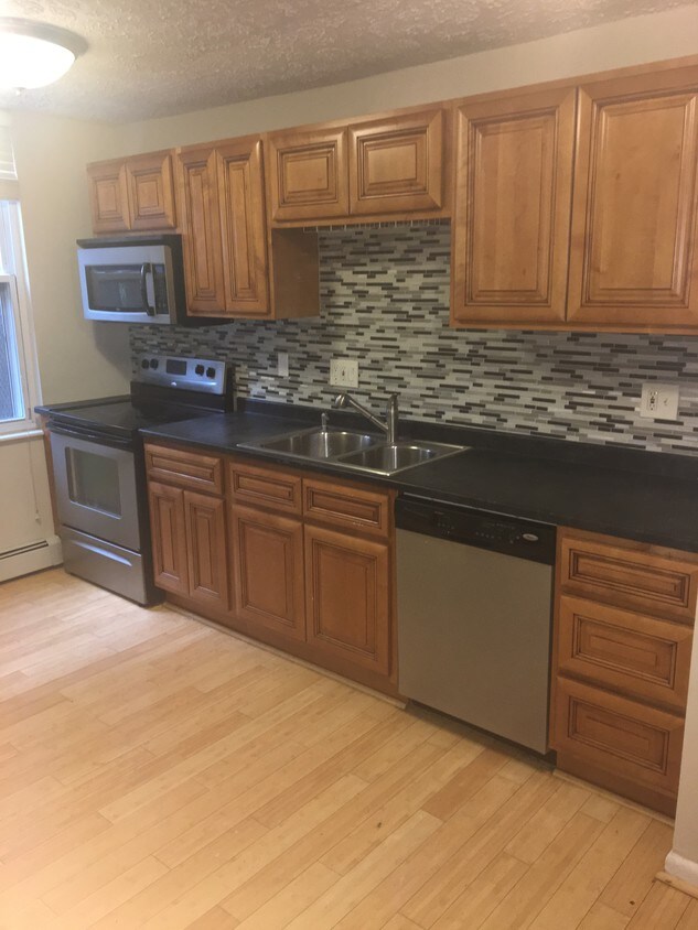 Kitchen - 436 Klotter Ave