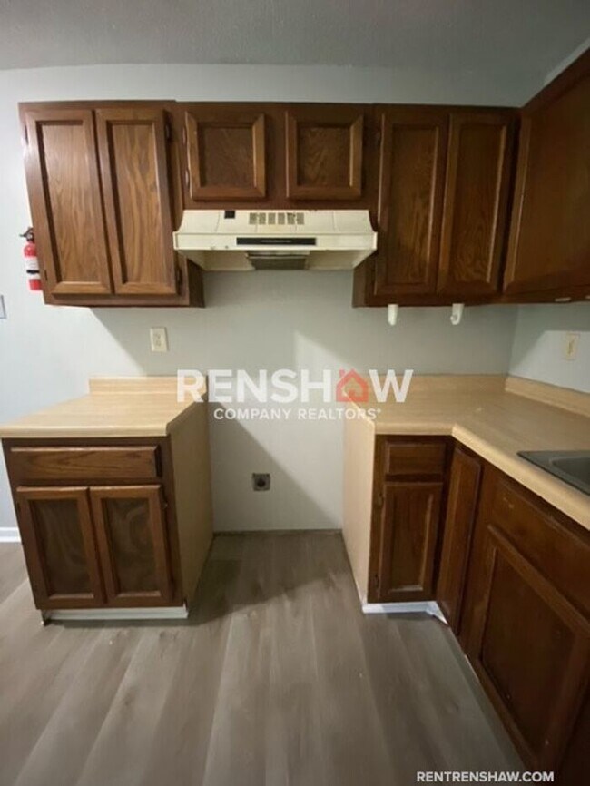 Building Photo - Classic 3/1.5 Home Now Available For Rent!