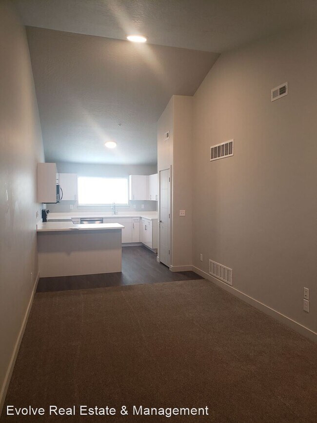Foto del edificio - 2 br, 1 bath House - 572 S 100 W E208