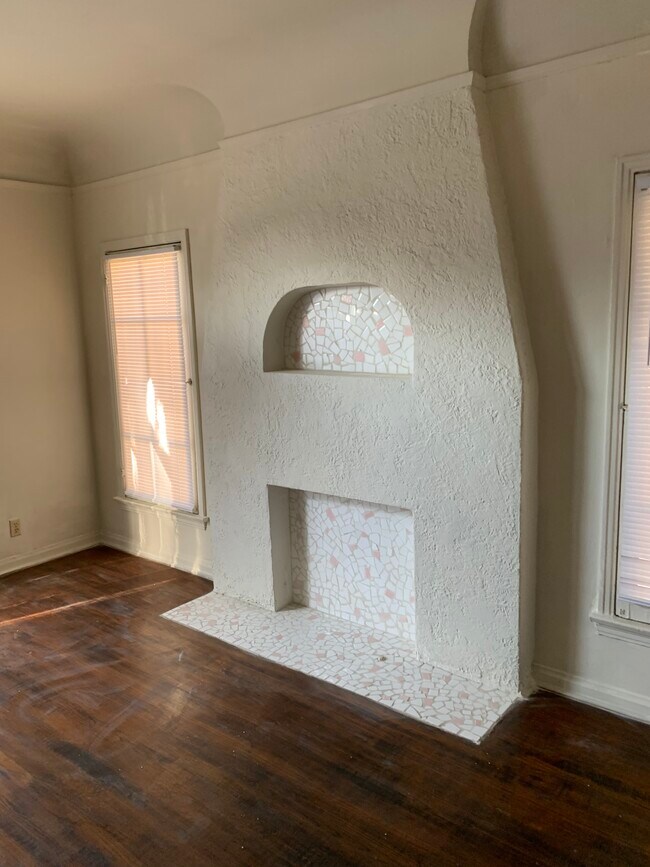 Living Room Mantle - 822 S Curson Ave