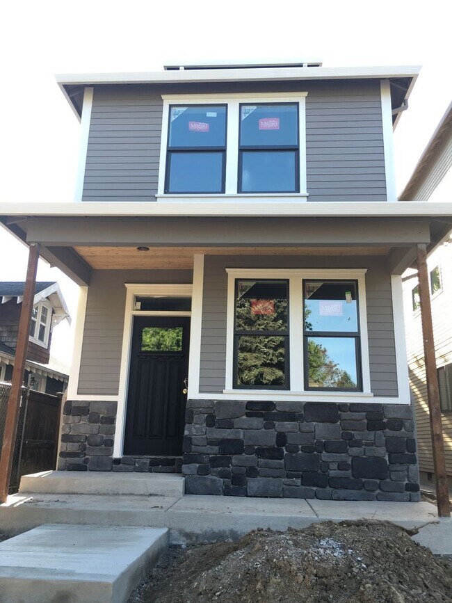 Building Photo - ADS458