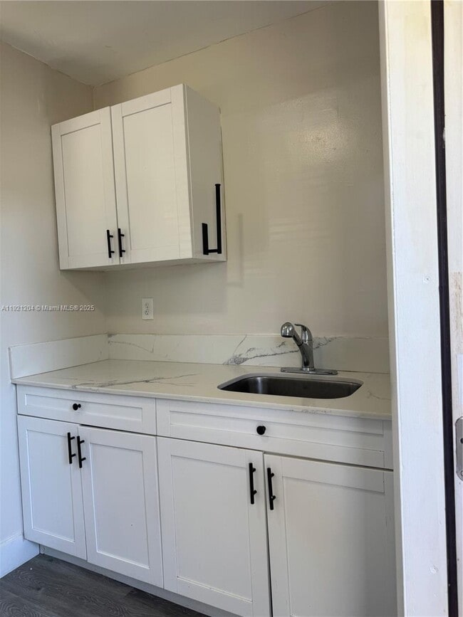 Building Photo - 522 NW 13th Ave