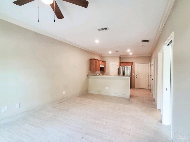 Building Photo - 2425 E Johnson Ave