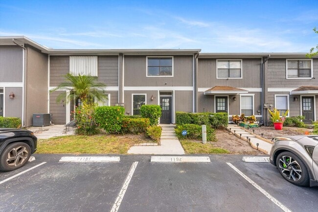 Building Photo - 850 Hill Dr