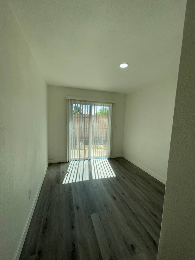 Building Photo - 148 E Amador St