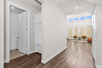 Building Photo - 17685 Martin Crk Ln