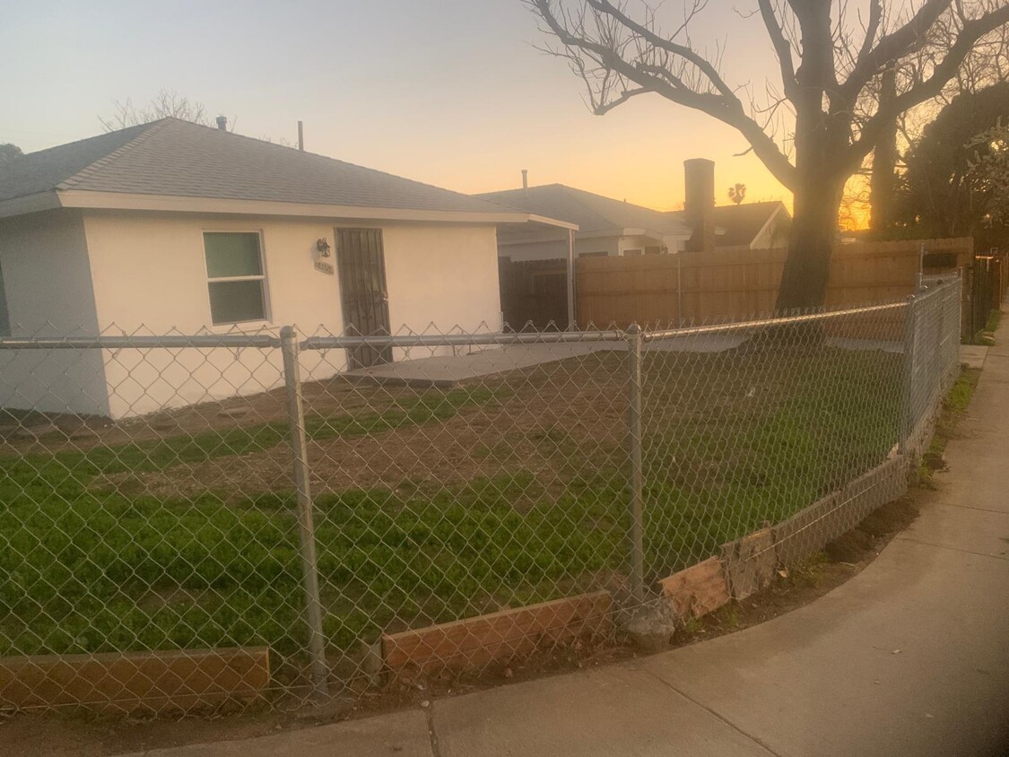 Foto principal - 14654 Polk St