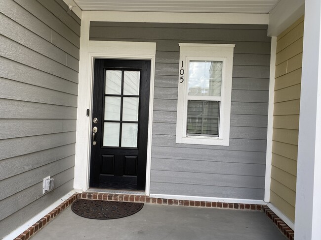 Building Photo - 105 Dursley Ln