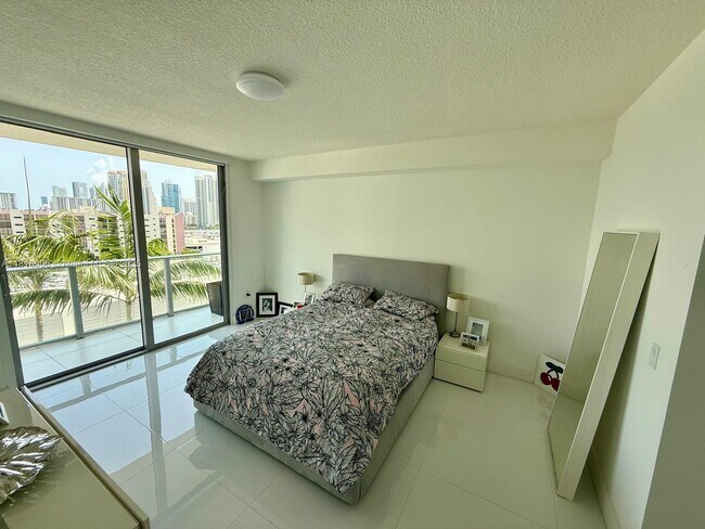 Foto del edificio - 300 Sunny Isles Blvd