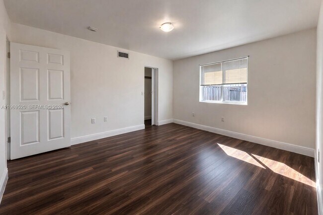 Foto del edificio - 540 NW 7th St