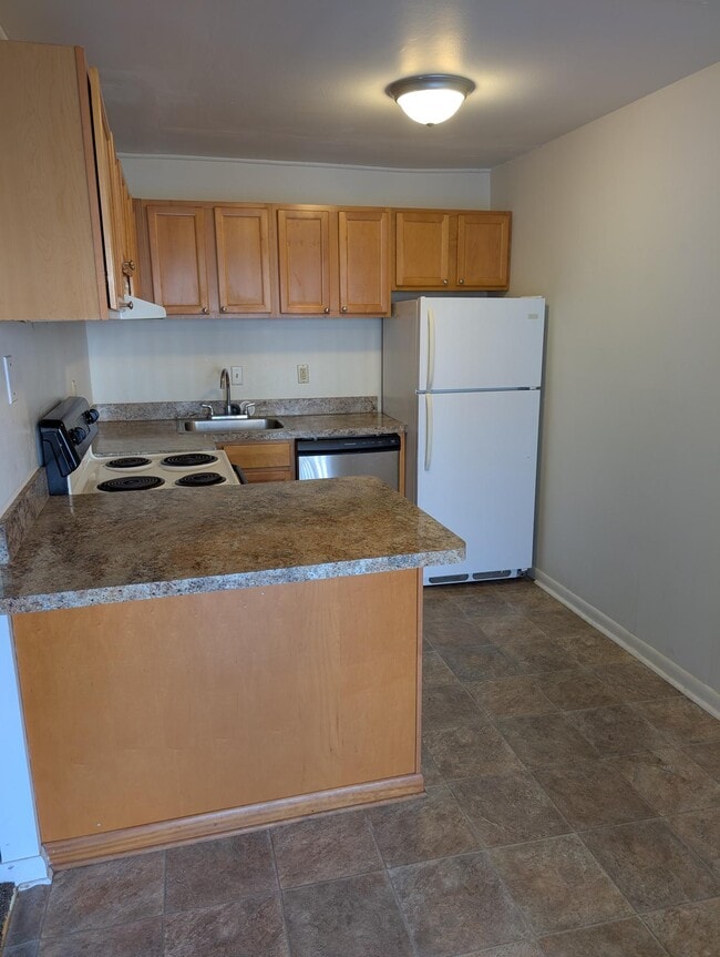Building Photo - 1001 White Oak Rd