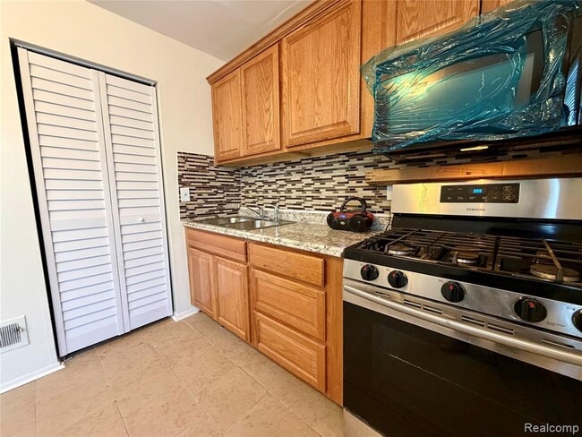 Foto del edificio - 20031 Hubbell Ave