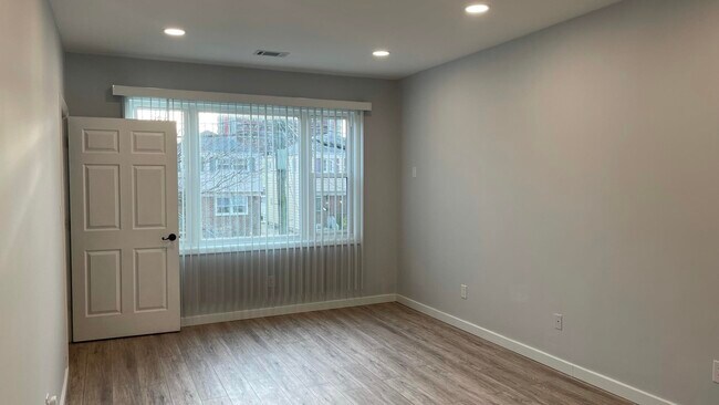 Building Photo - 177 W 25TH St