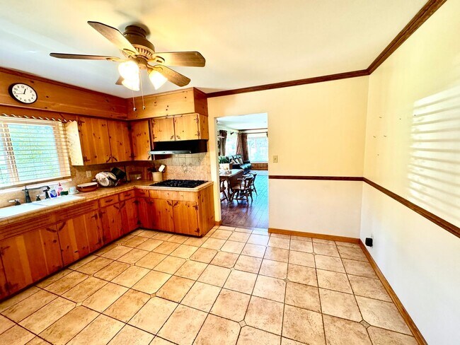 Building Photo - Cabin Like 3bd/2ba Home only 10 Minutes fr...