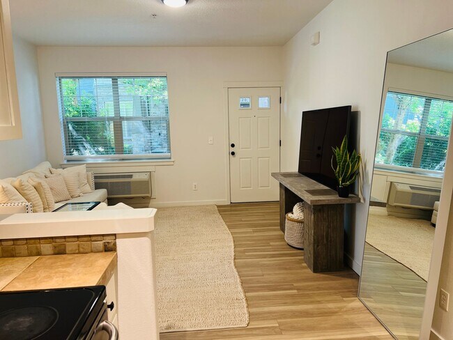 Foto del edificio - Beautifully Updated Lower Level 2 Bedroom ...