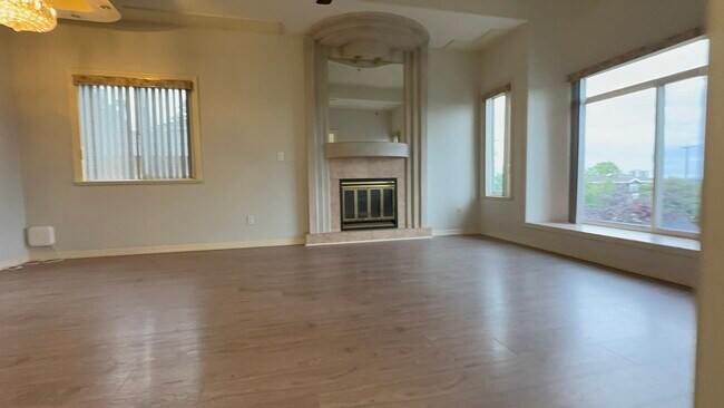 Photo du bâtiment - 381 57th Av E