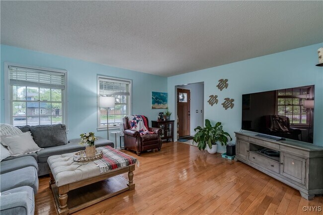Building Photo - 467 Barben Ave
