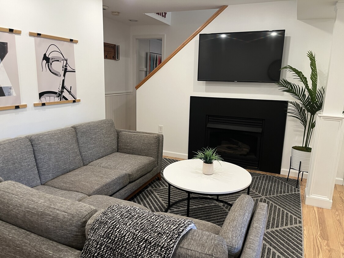 Living room area with gas fireplace - 205 Lexington Ct