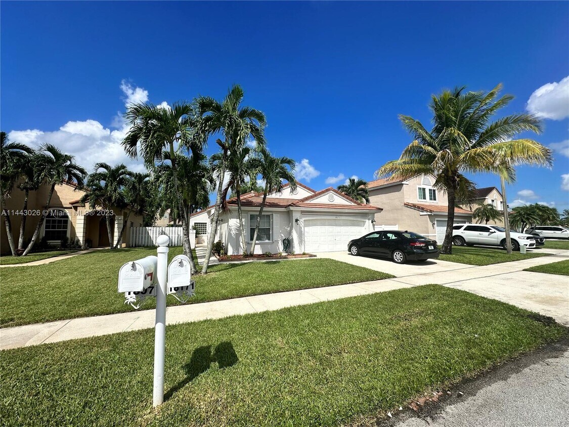 Primary Photo - 18171 NW 18th St