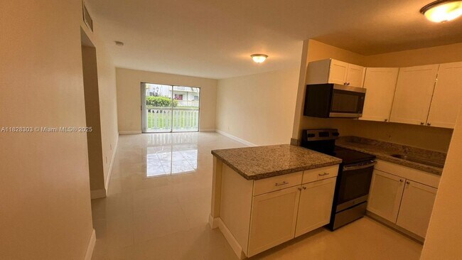 Foto del edificio - 15205 NE 6th Ave
