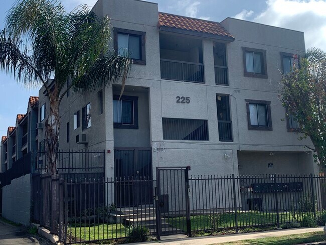 Building Photo - 225 N Avenue 53