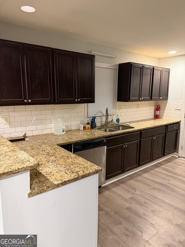 Foto del edificio - 3456 Thompson Dr NW