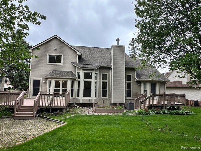 Building Photo - 28240 Golf Pointe Blvd