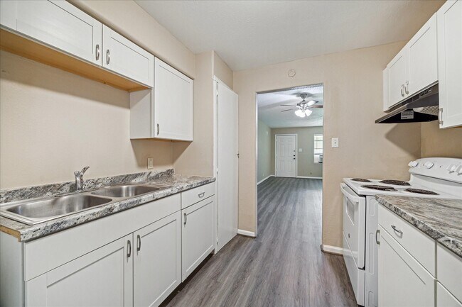 Foto del edificio - 5107 Clover St