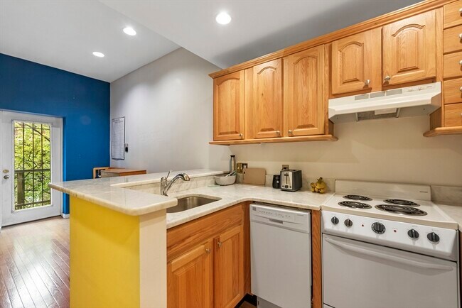 Building Photo - 133 Appleton St