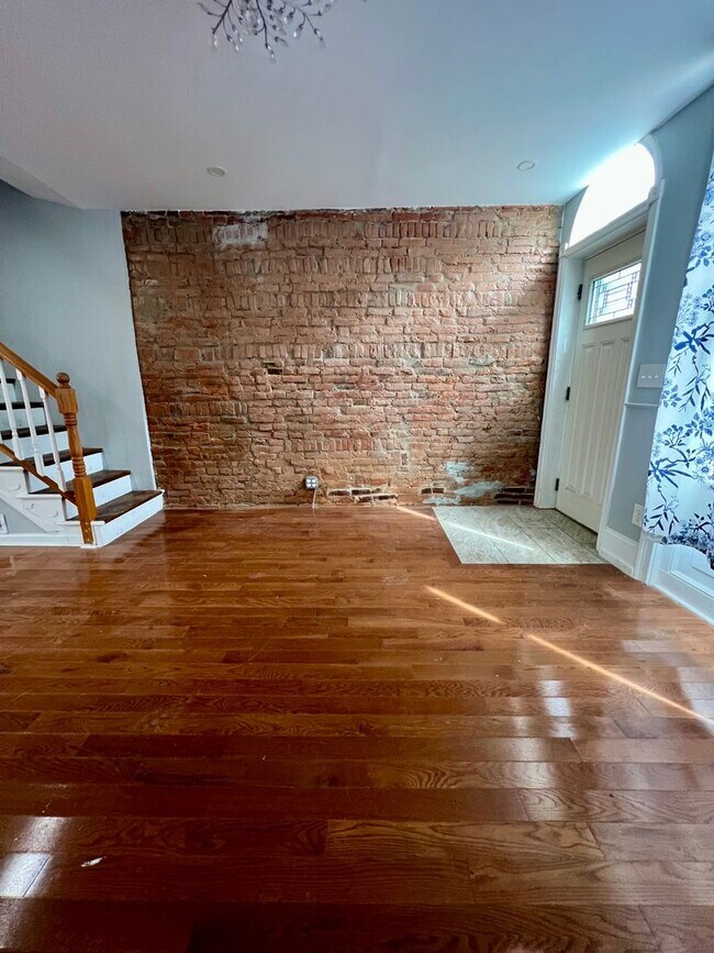 Foto del edificio - Stunning 4-Bedroom Townhome in the Heart of Fishtown! Available NOW!
