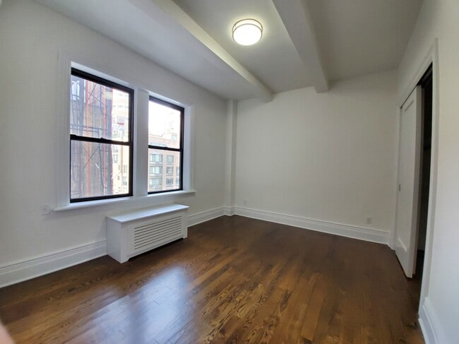 Building Photo - 25 W 68th St