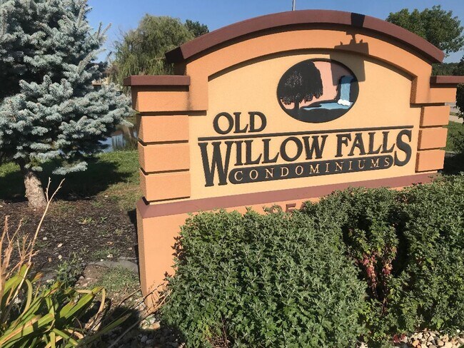 Foto del edificio - 850 E Old Willow Rd