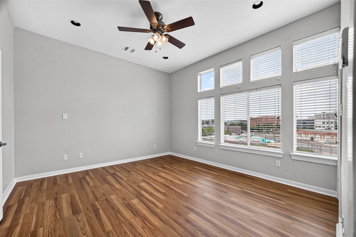 Building Photo - 2352 Sperber Ln