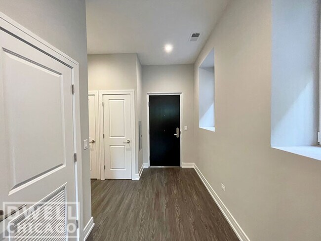 Foto del edificio - 1730 W Greenleaf Ave