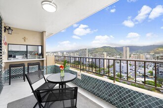 Building Photo - 2121 Ala Wai Blvd
