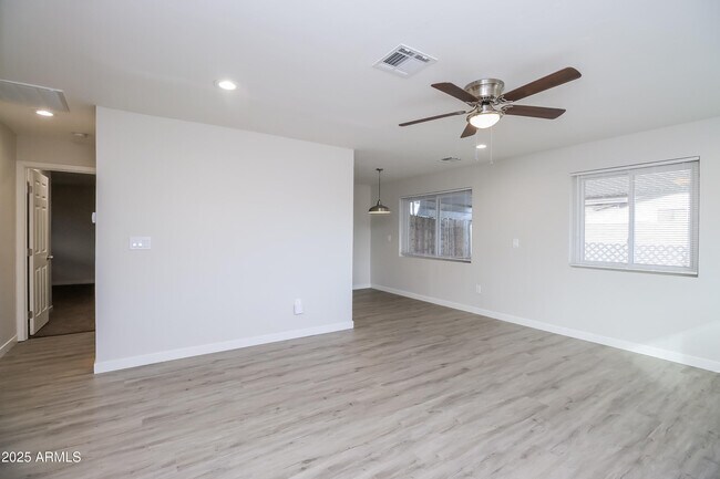 Building Photo - 410 N 97th St