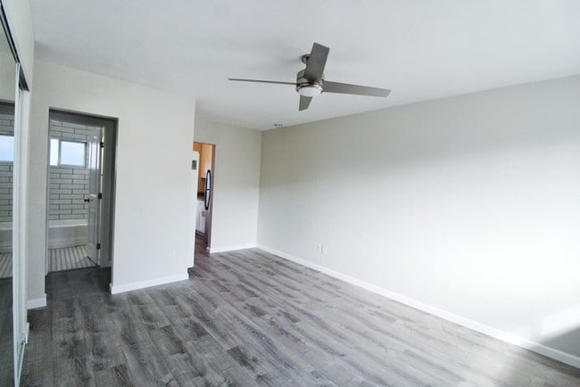 Building Photo - 204 Fir St