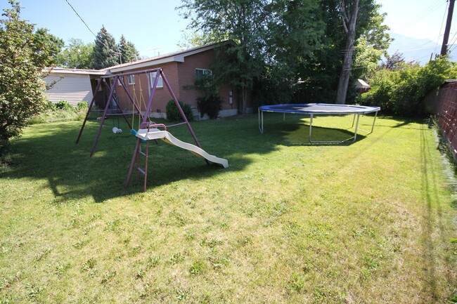 Building Photo - 3 Bed/1.5 Bath in a Cul-de-sac by Universi...