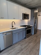 Building Photo - 603 N Wells St