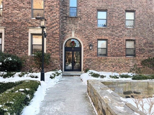 Building Photo - 64 Sagamore Rd