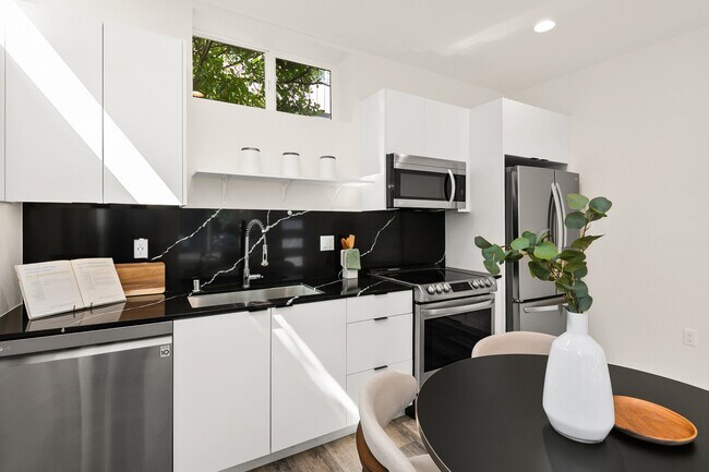 Foto del edificio - 4919 Meridian Ave N
