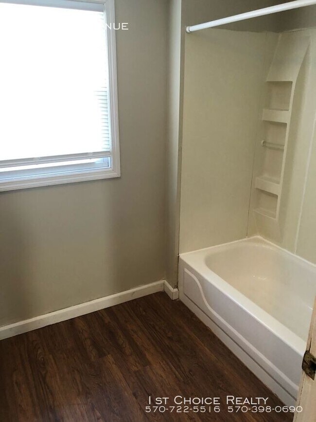 Building Photo - Remodeled 2 bedroom townhouse for rent!