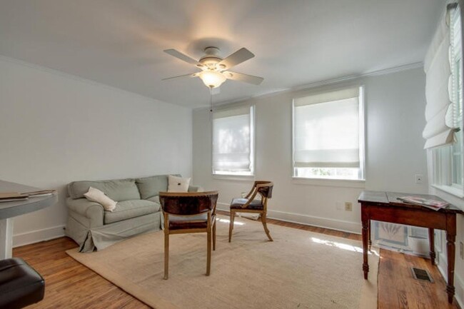 Foto del edificio - Beautiful 2 BR/1 BA Furnished Apartment Av...